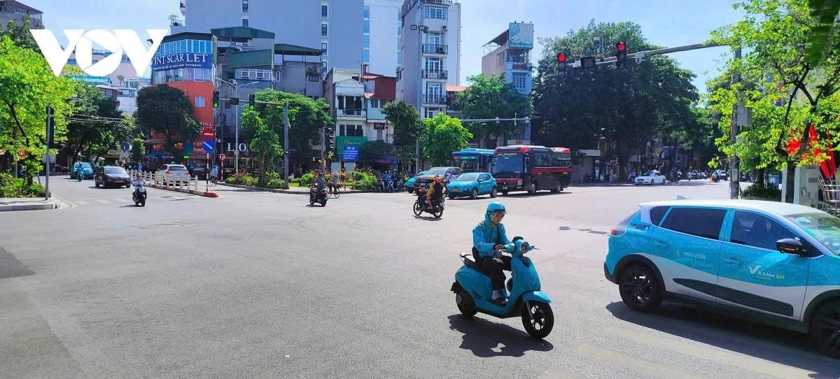 giant stages taking shape in hanoi for national day celebration picture 14