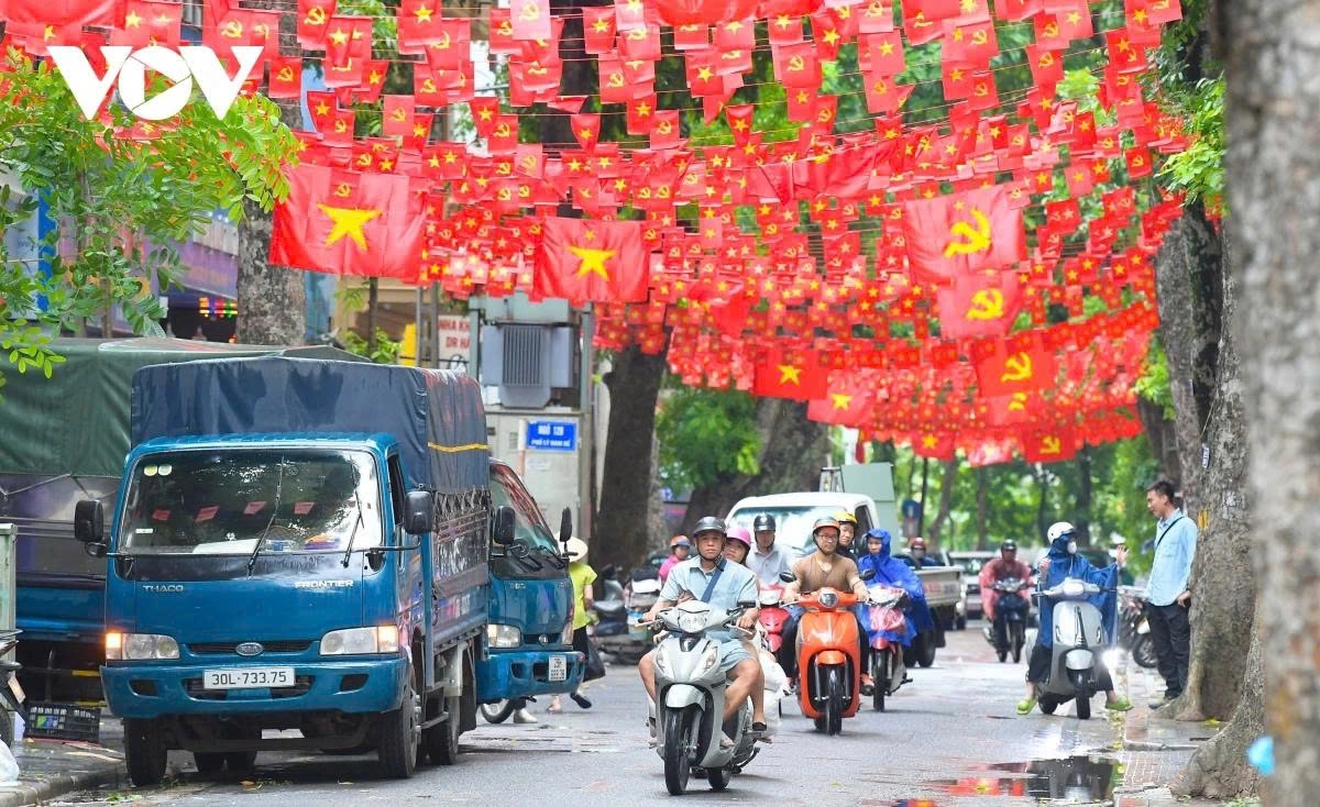 hanoi sparkles with flags and decorations ahead of national day celebrations picture 13