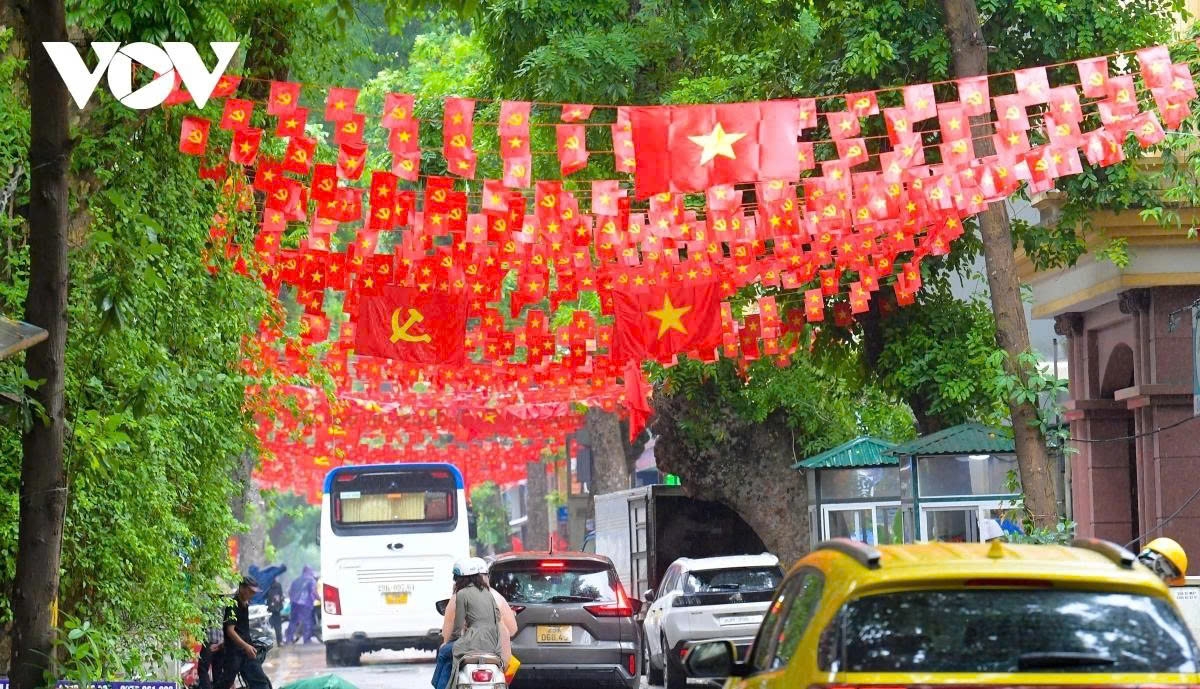 hanoi sparkles with flags and decorations ahead of national day celebrations picture 14