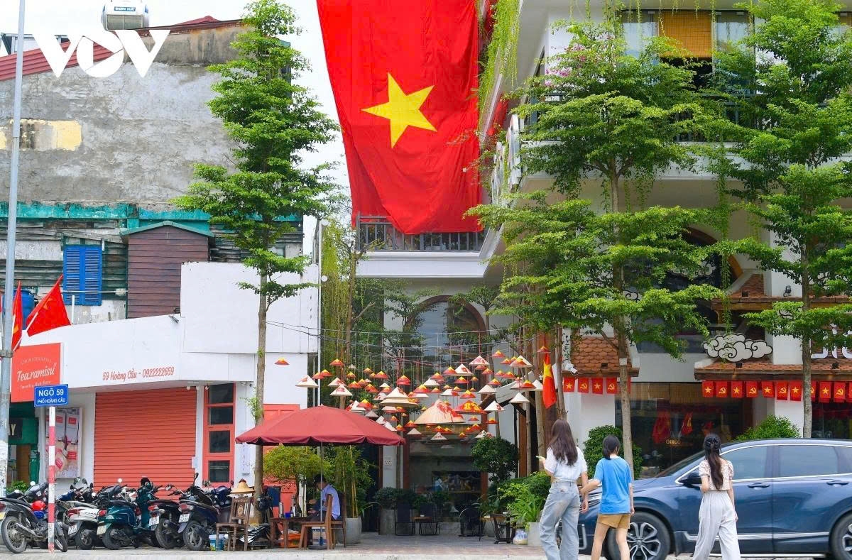 hanoi sparkles with flags and decorations ahead of national day celebrations picture 15