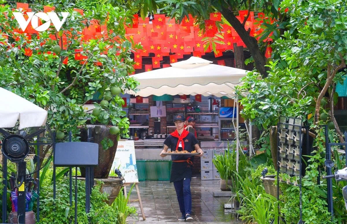 hanoi sparkles with flags and decorations ahead of national day celebrations picture 16