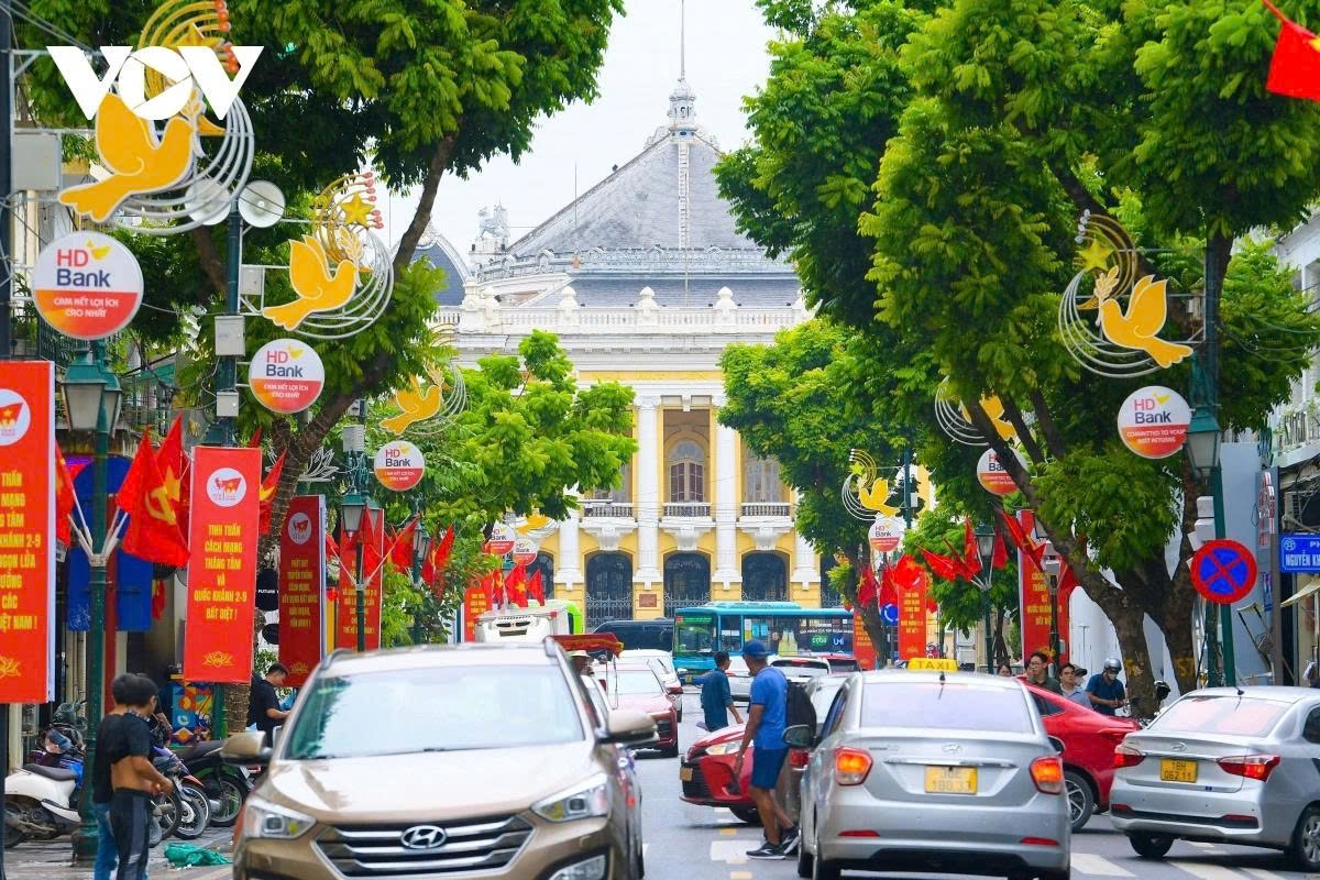 hanoi sparkles with flags and decorations ahead of national day celebrations picture 2