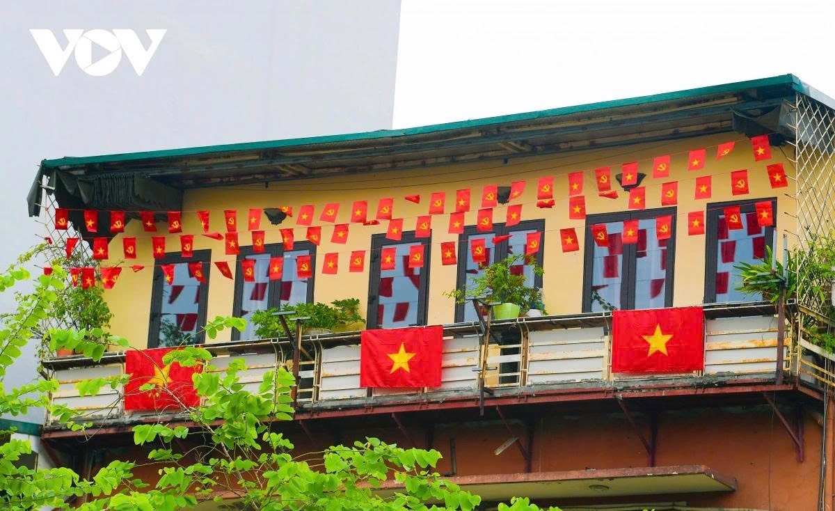 hanoi sparkles with flags and decorations ahead of national day celebrations picture 6