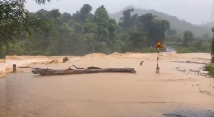 nongfa weakens into tropical depression, brings heavy rain to north central vietnam picture 2 nongfa weakens into tropical depression, brings heavy rain to north central vietnam picture 2