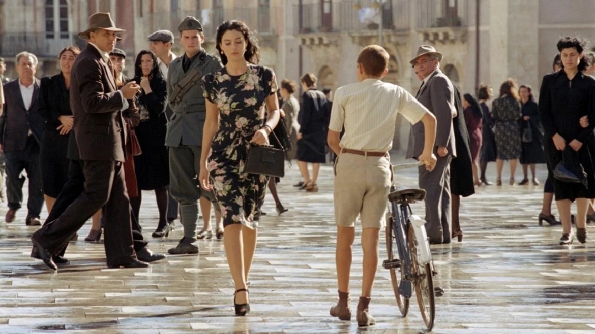 monica bellucci trong bo phim malena 25 nam nhin lai mot ve dep bat tu hinh anh 2