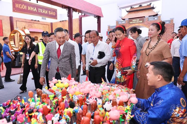 ha noi khang dinh ban sac van hoa va sang tao tai trien lam thanh tuu dat nuoc hinh anh 2