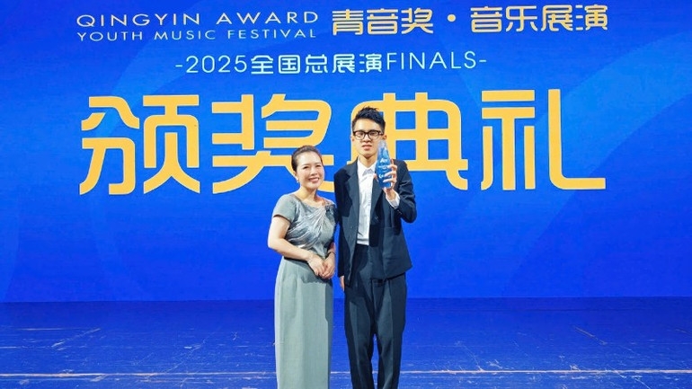Phạm Tuấn Khôi và bà Nguyễn Lệ Thuyên Hà – Chủ tịch QingYin Award Việt Nam. Phạm Tuấn Khôi và bà Nguyễn Lệ Thuyên Hà – Chủ tịch QingYin Award Việt Nam.