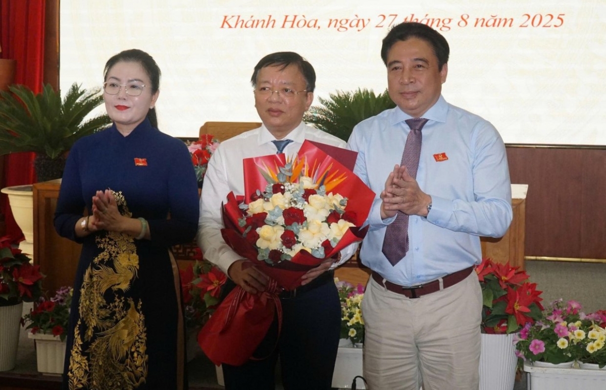 Ong le huyen duoc bau giu chuc pho chu tich ubnd tinh khanh hoa hinh anh 2