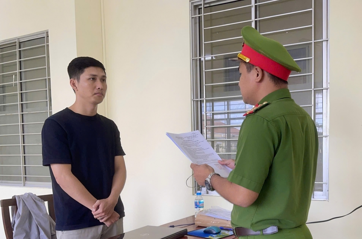 Hai đối tượng bị khởi tố vì bán 80 hóa đơn khống trị giá hơn 350 triệu đồng