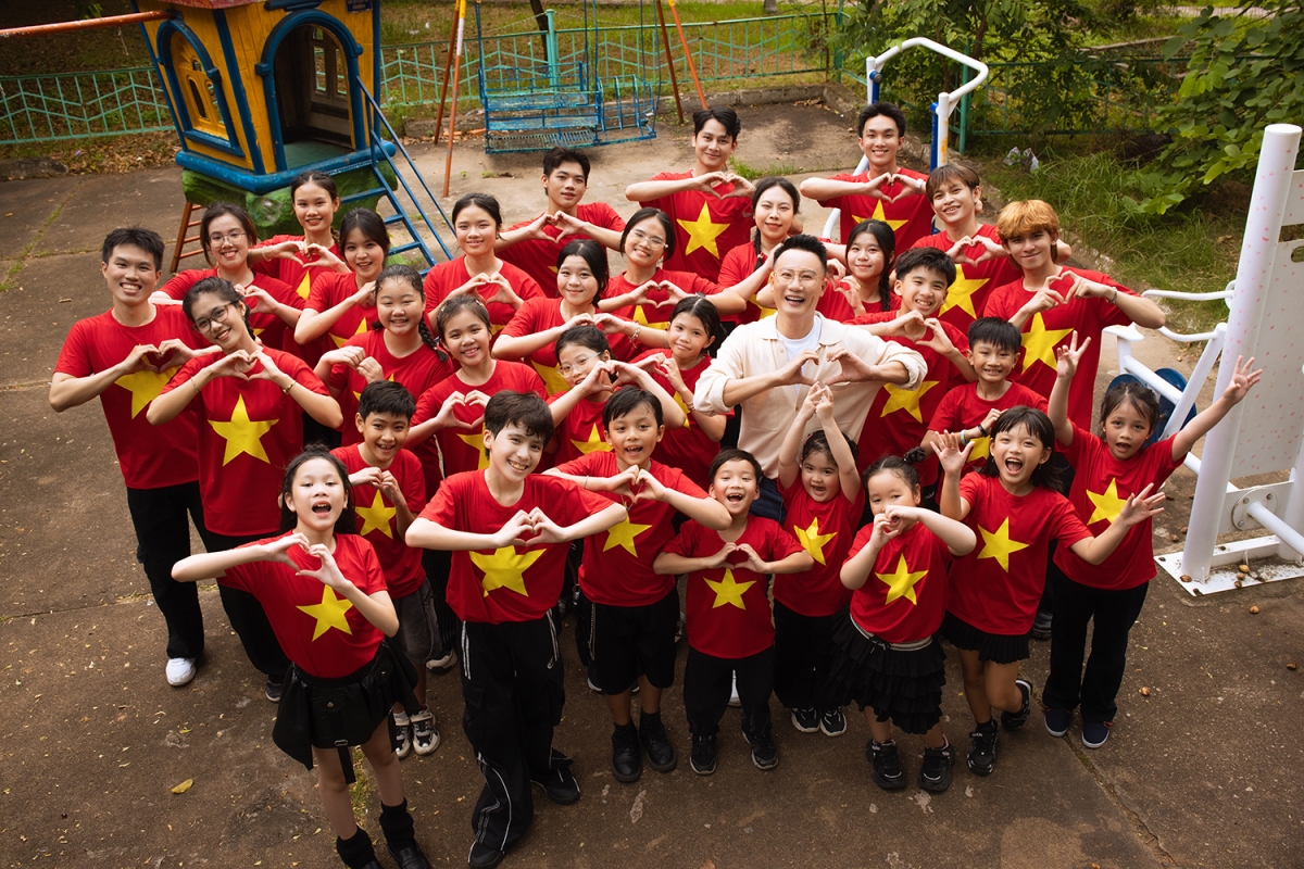 viet nam trong am nhac hoang bach tu hao, than thuoc va hoi nhap hinh anh 1