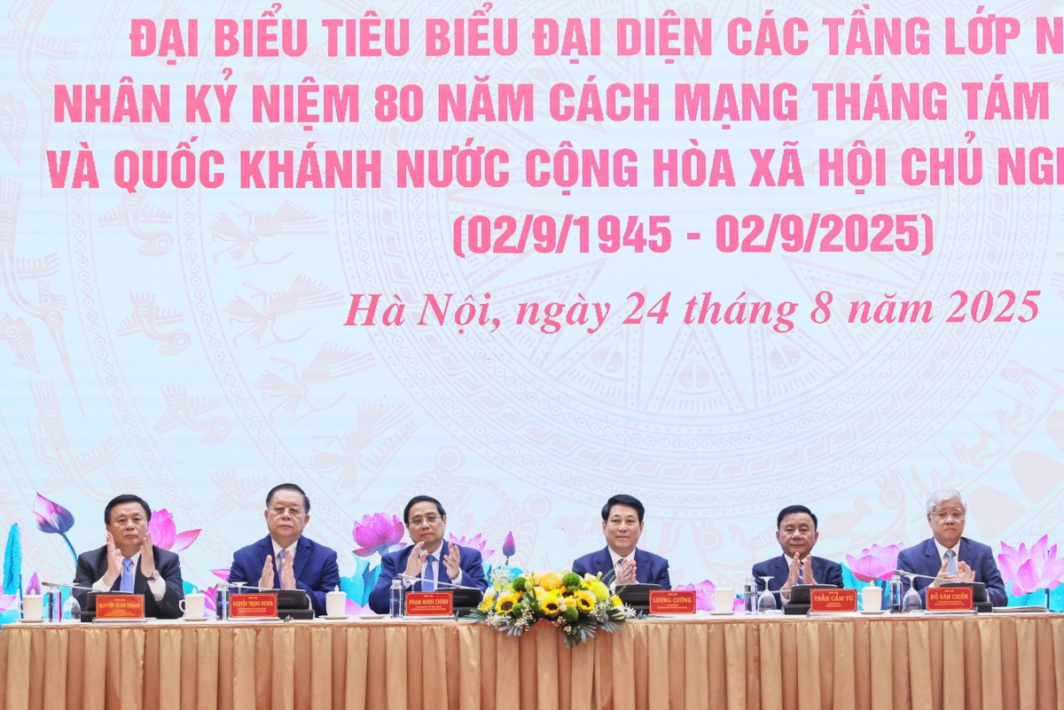 lanh dao Dang, nha nuoc, mttq gap mat dai bieu dai dien cac tang lop nhan dan hinh anh 3