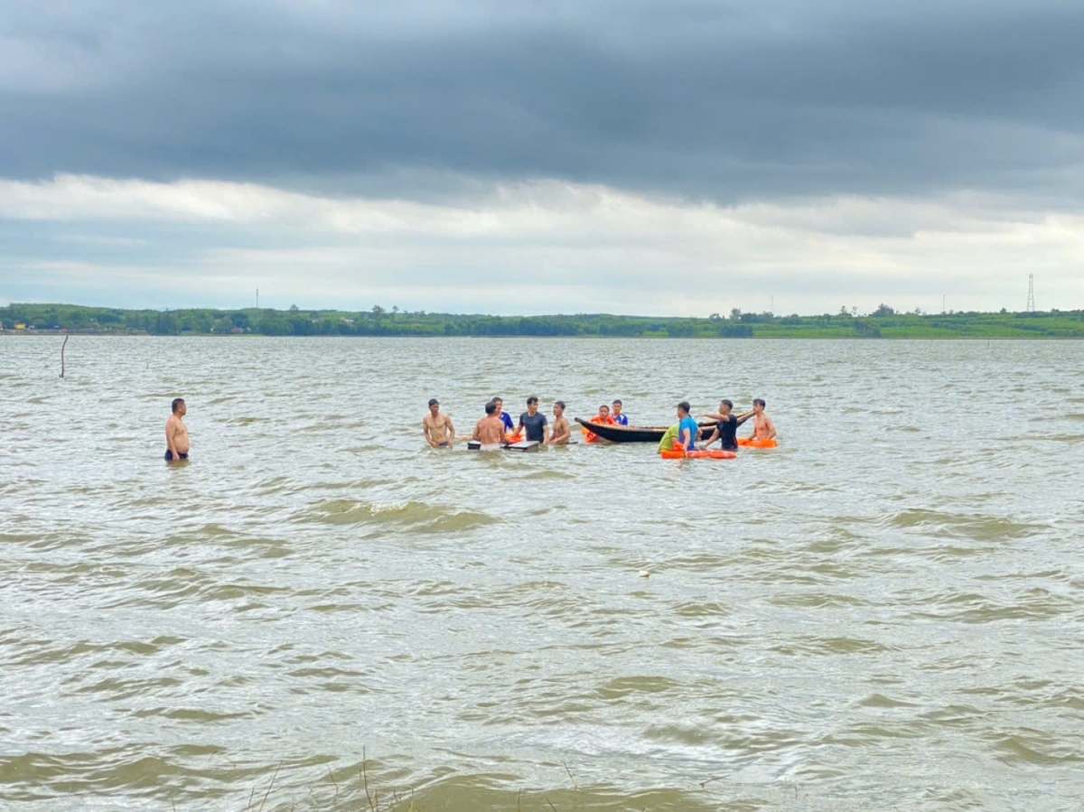 Lật thuyền trong lúc đánh cá làm 1 người tử vong ở Quảng Trị