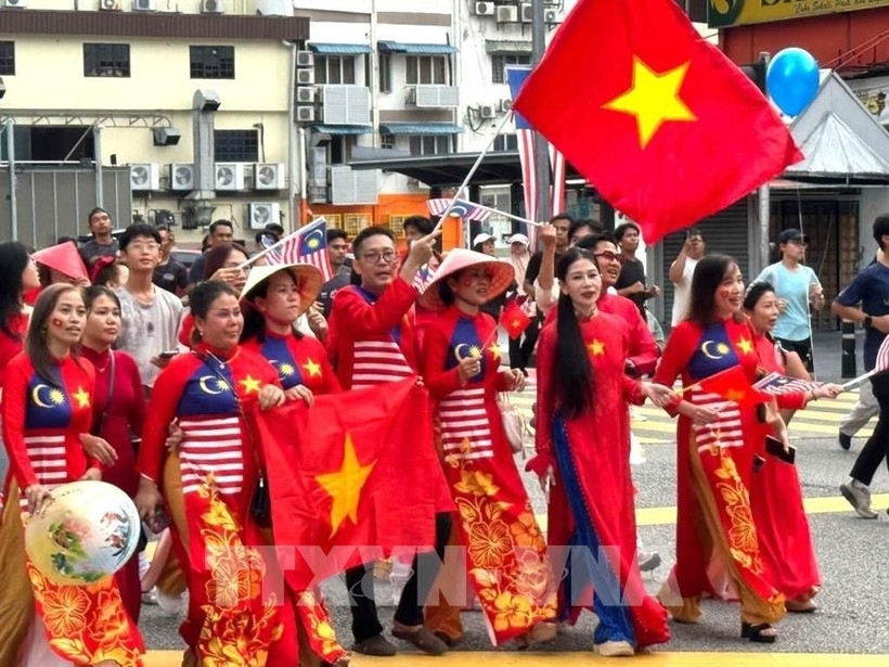 art, ao dai strengthen vietnam malaysia friendship picture 1 art, ao dai strengthen vietnam malaysia friendship picture 1