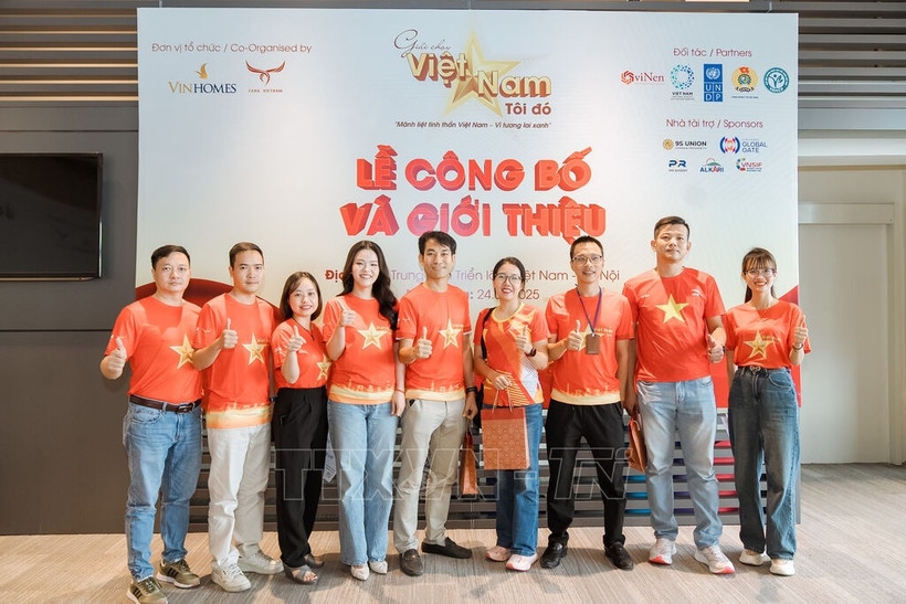 nearly 19,000 in national flag shirts set vietnam marathon record picture 1