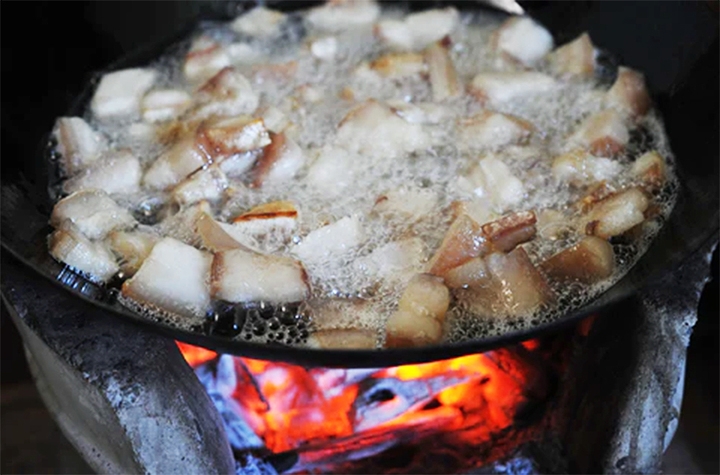 Mẹo rán mỡ lợn trắng muốt, thơm lừng, để lâu không hỏng