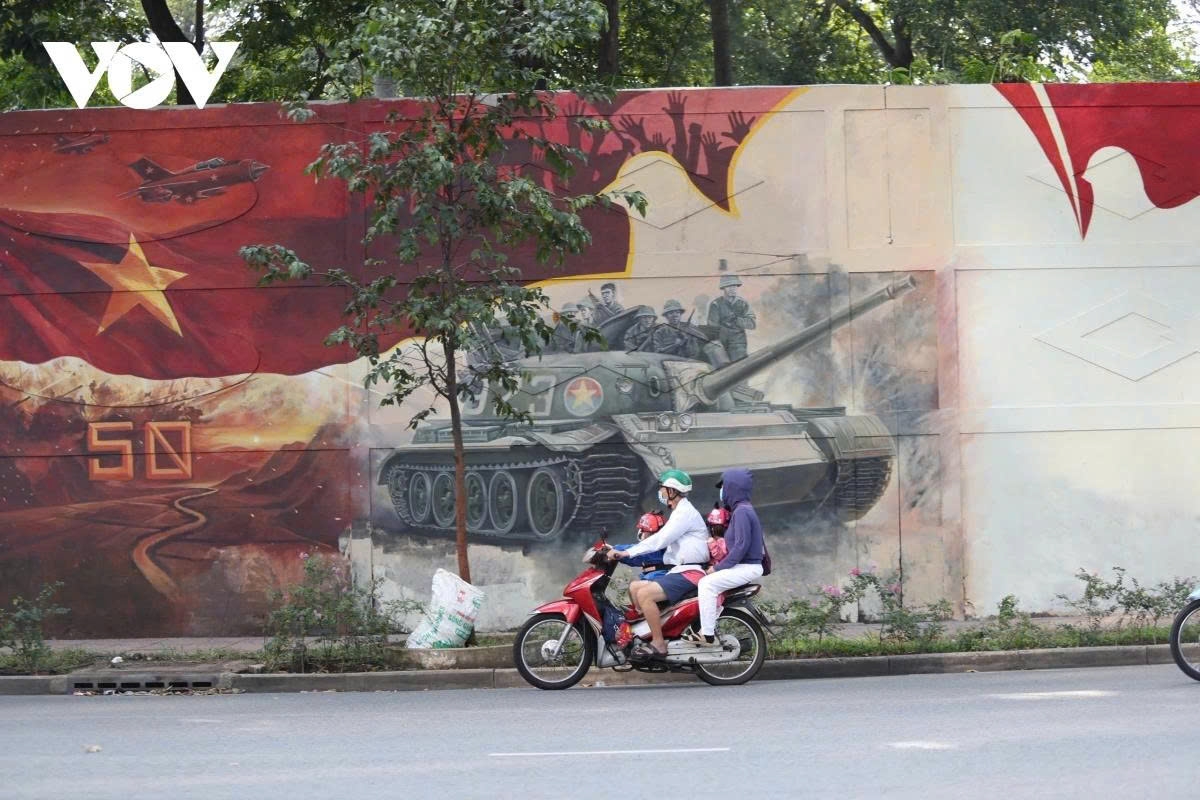 hcm city giant mural painting celebrates major national holidays picture 10