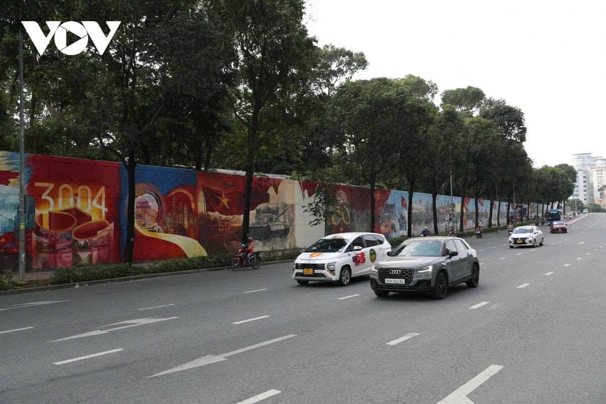 hcm city giant mural painting celebrates major national holidays picture 2