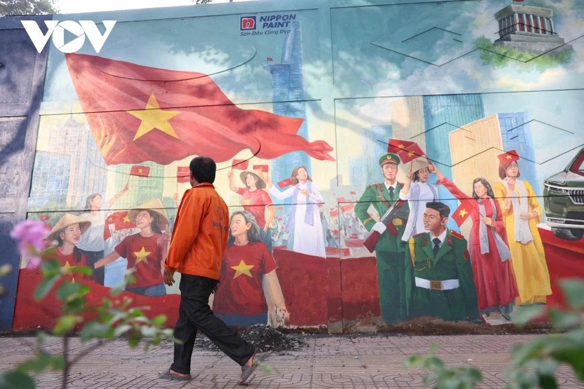 hcm city giant mural painting celebrates major national holidays picture 8