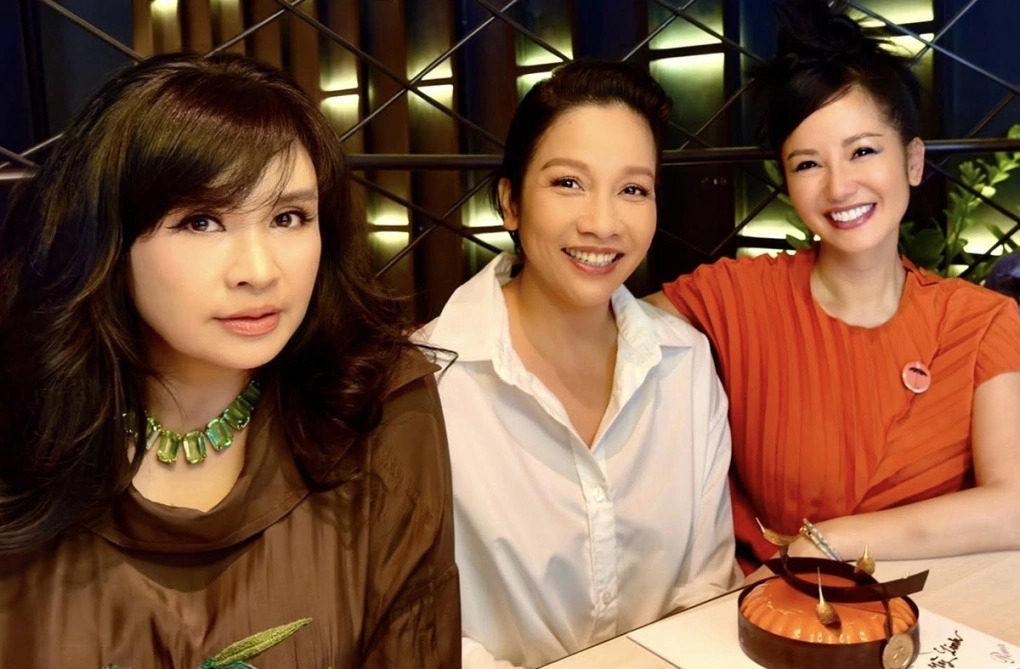 sao viet 21 8 vo chong ngo thanh van huy tran len lich cham con ky luong hinh anh 6