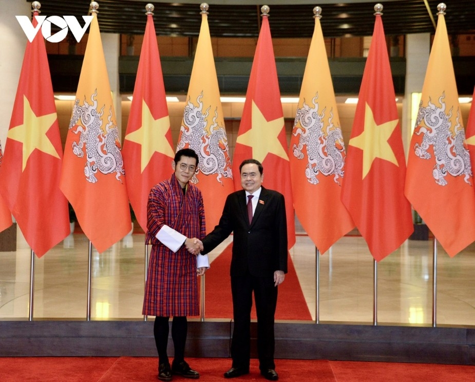 pm pham minh chinh and na chairman meet bhutanese king picture 2