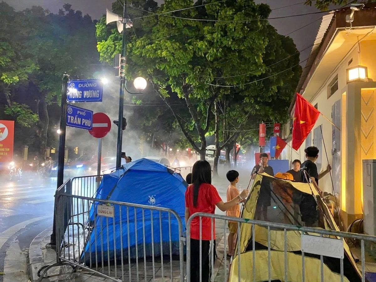 thousands throng hanoi streets for third national day parade rehearsal picture 1 thousands throng hanoi streets for third national day parade rehearsal picture 1