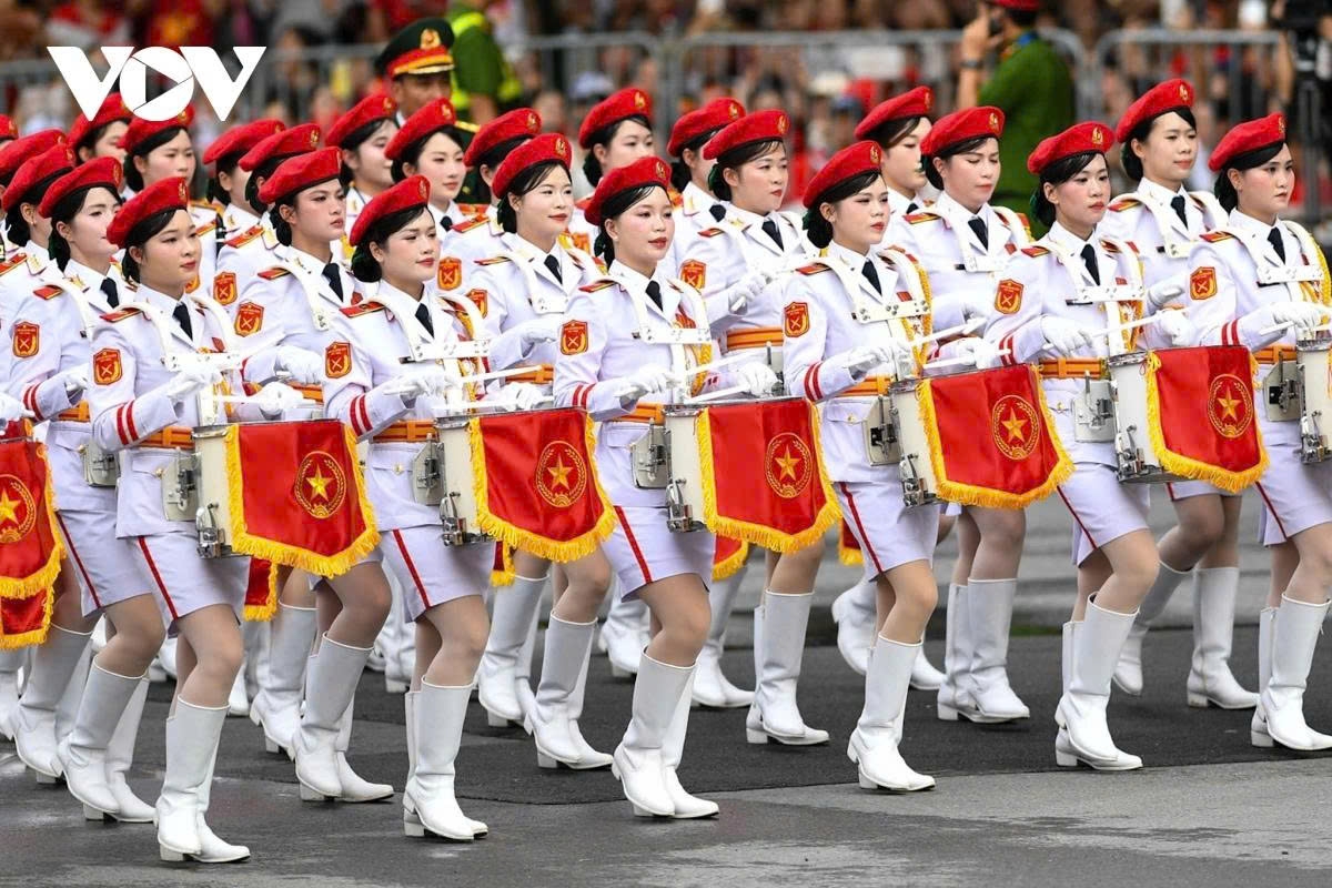 full-dress rehearsal of national day parade in spotlight picture 12