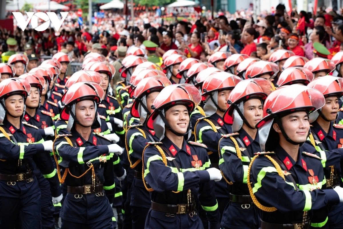 full-dress rehearsal of national day parade in spotlight picture 20