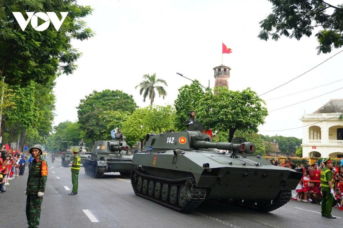 full-dress rehearsal of national day parade in spotlight picture 23