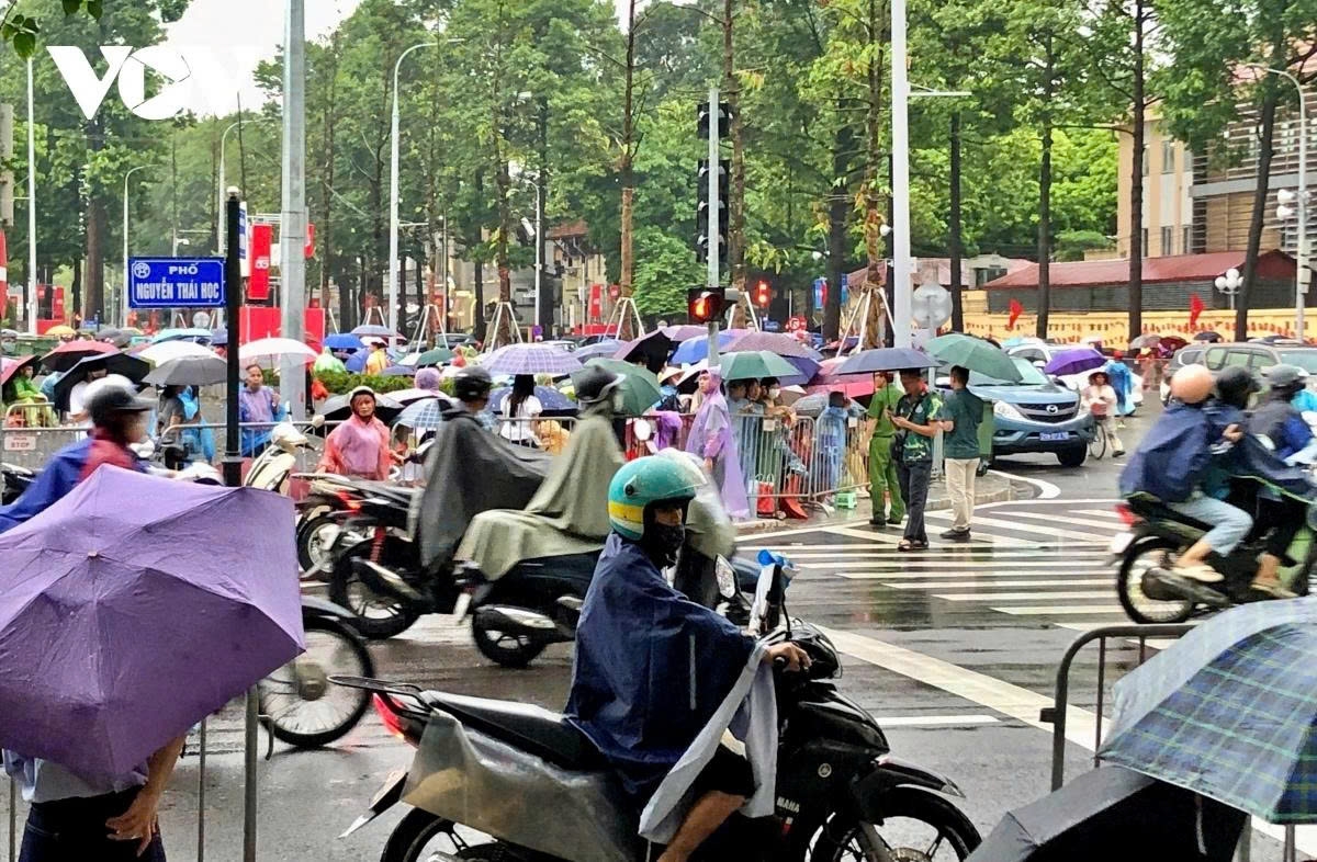 thousands throng hanoi streets for third national day parade rehearsal picture 3 thousands throng hanoi streets for third national day parade rehearsal picture 3