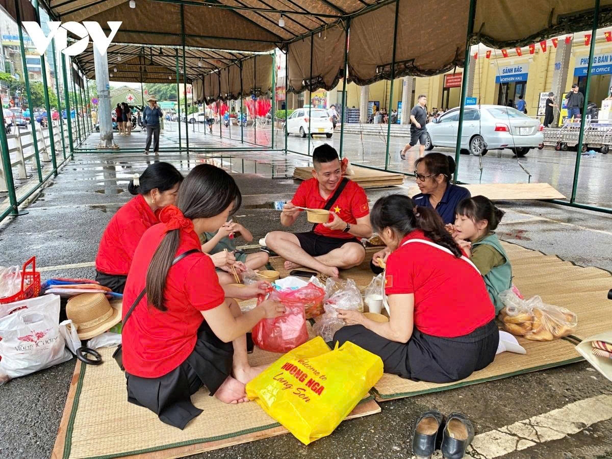 thousands throng hanoi streets for third national day parade rehearsal picture 9 thousands throng hanoi streets for third national day parade rehearsal picture 9