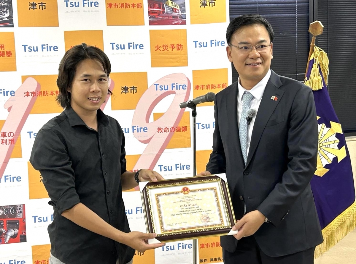 2 thanh niên Việt Nam được trao bằng khen vì dũng cảm cứu người tại Nhật Bản