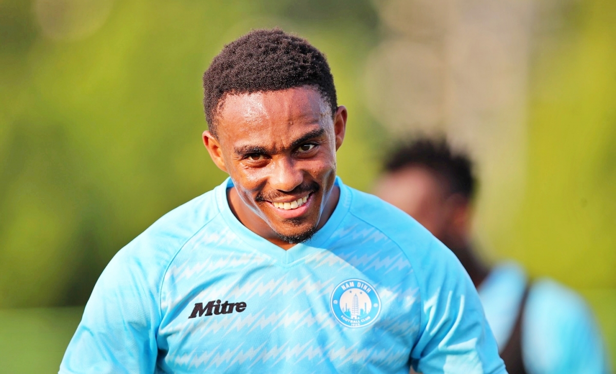 Njabulo Blom tạm thời chưa được đăng ký đá V-League 2025/2026. Njabulo Blom tạm thời chưa được đăng ký đá V-League 2025/2026.