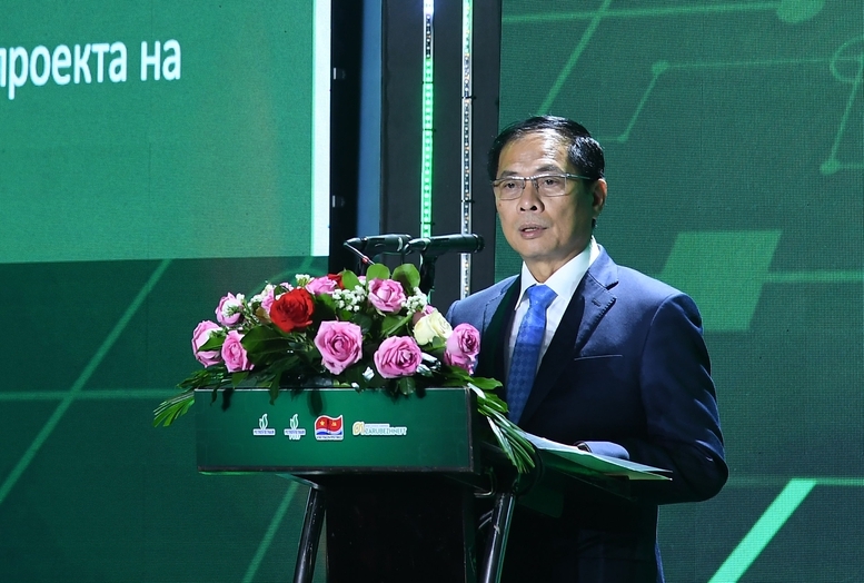 vietsovpetro welcomes first oil flow from new oil field picture 1