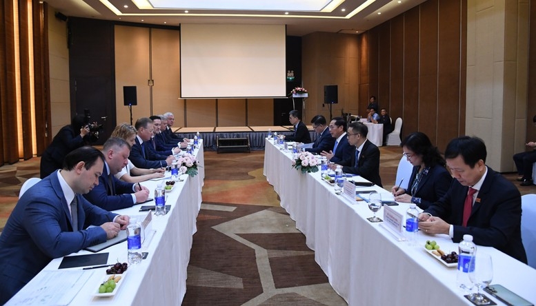 vietsovpetro welcomes first oil flow from new oil field picture 2