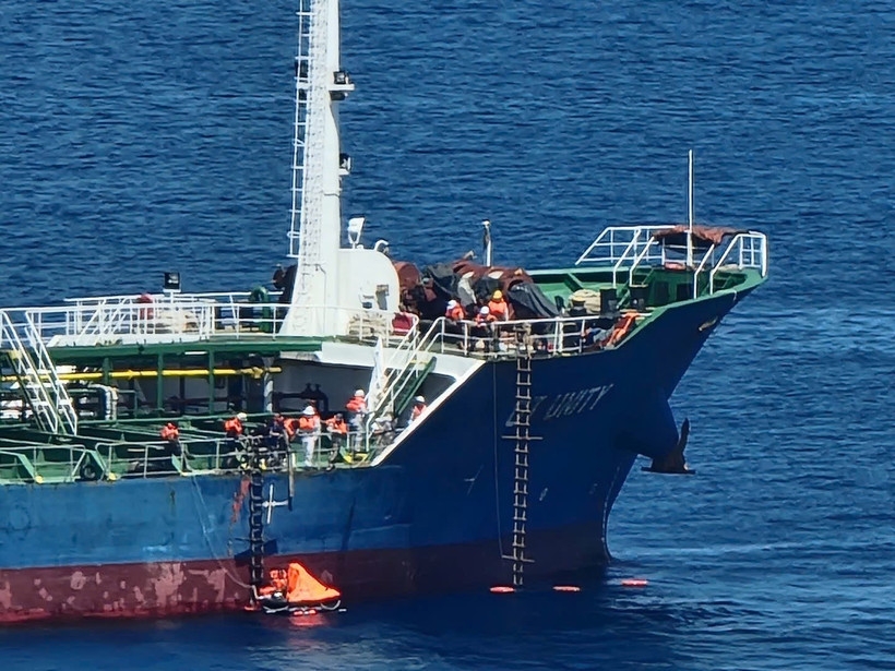 all 20 crew members safely rescued from fire on vietnamese oil tanker picture 1 all 20 crew members safely rescued from fire on vietnamese oil tanker picture 1