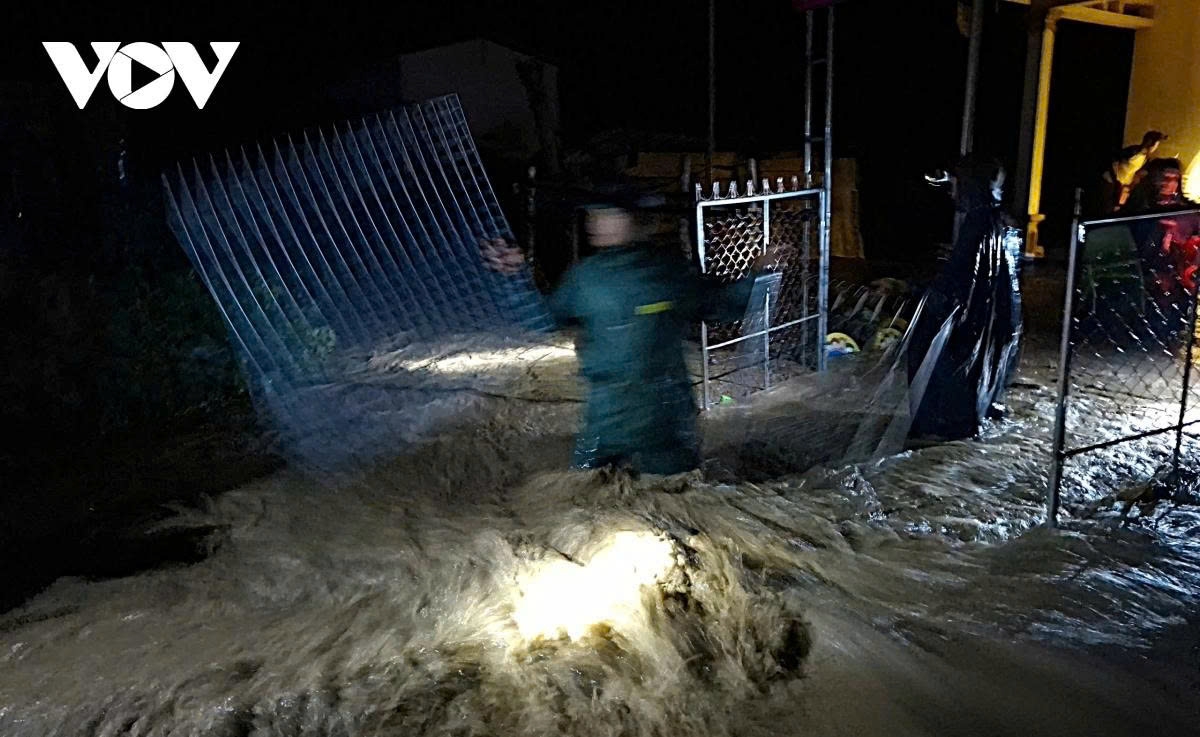 typhoon kajiki wreaks havoc across central vietnam picture 11