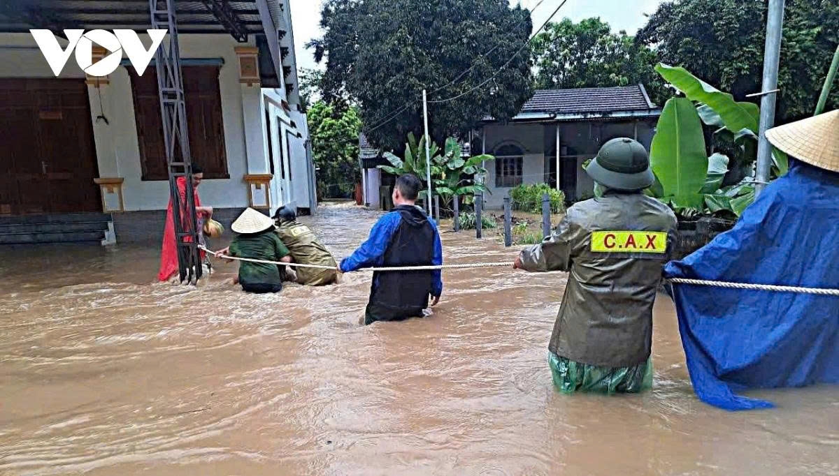 typhoon kajiki wreaks havoc across central vietnam picture 12