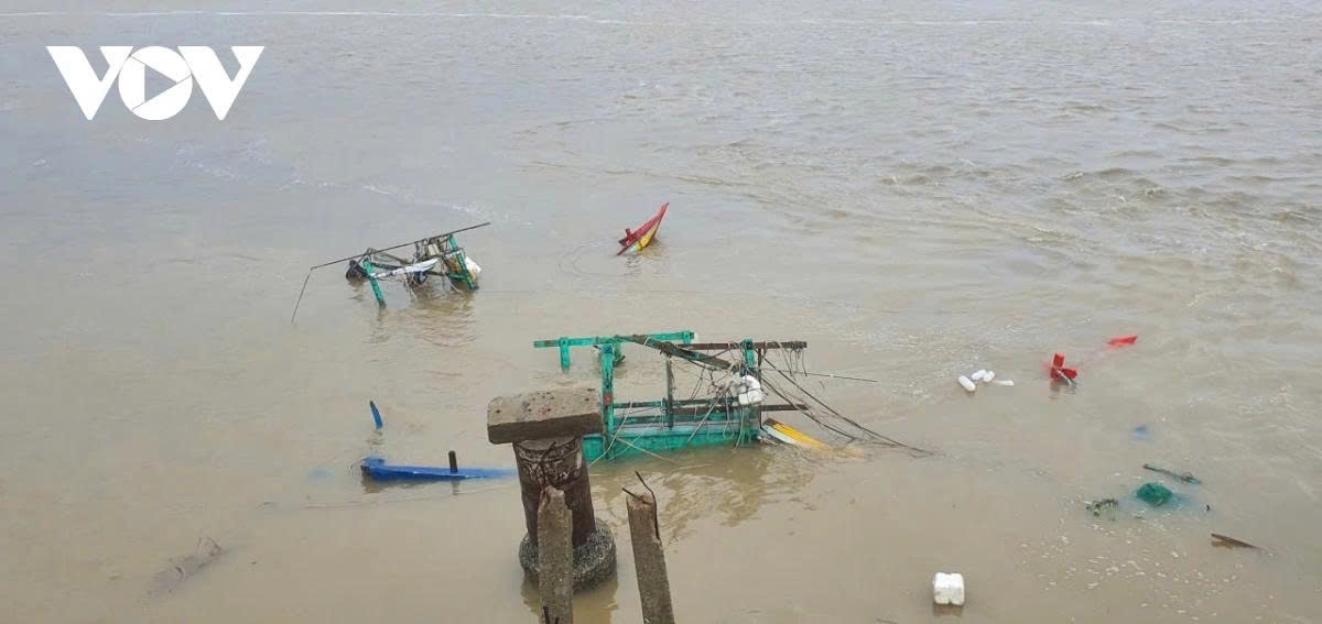 typhoon kajiki wreaks havoc across central vietnam picture 8