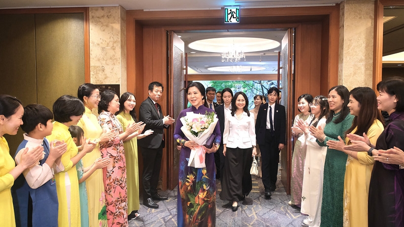 party chief s spouse meets with vietnamese brides in rok picture 1