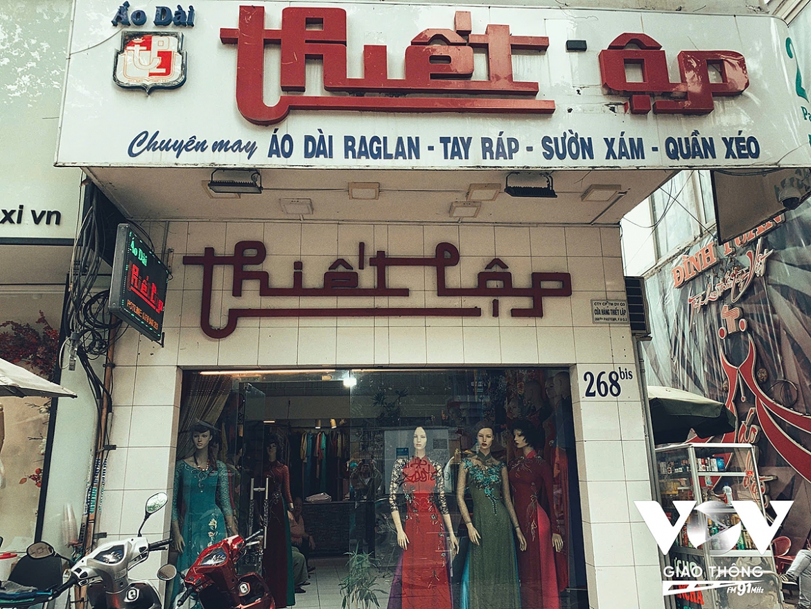 pho ao dai pasteur, chon diu dang giua sai gon xon xao hinh anh 2