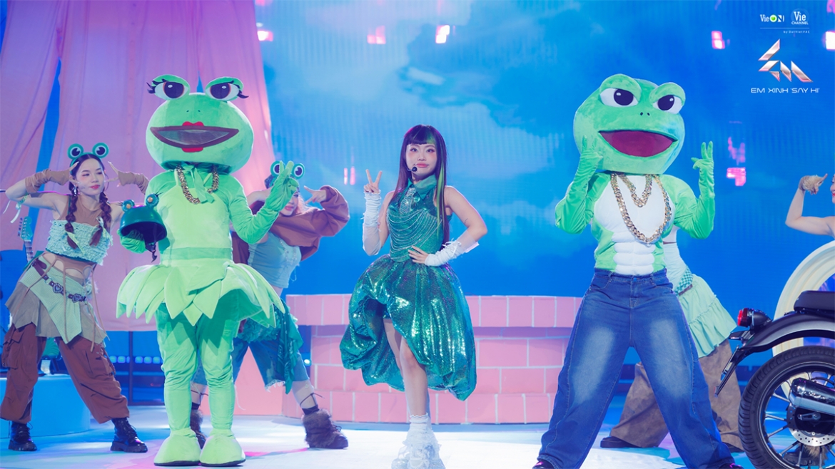 tu chi bay den idol gen z hanh trinh 12 nam cua phuong my chi hinh anh 2