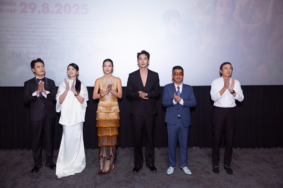 nsUt hoai linh gan 60 tuoi nhung van khong ngai dong vai hanh dong hinh anh 2