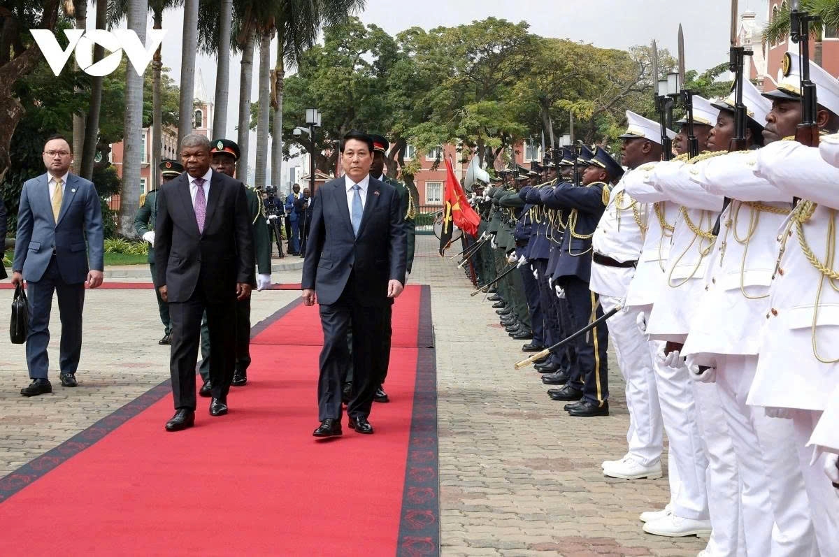 angola welcomes president luong cuong on state visit with 21-gun salute picture 2