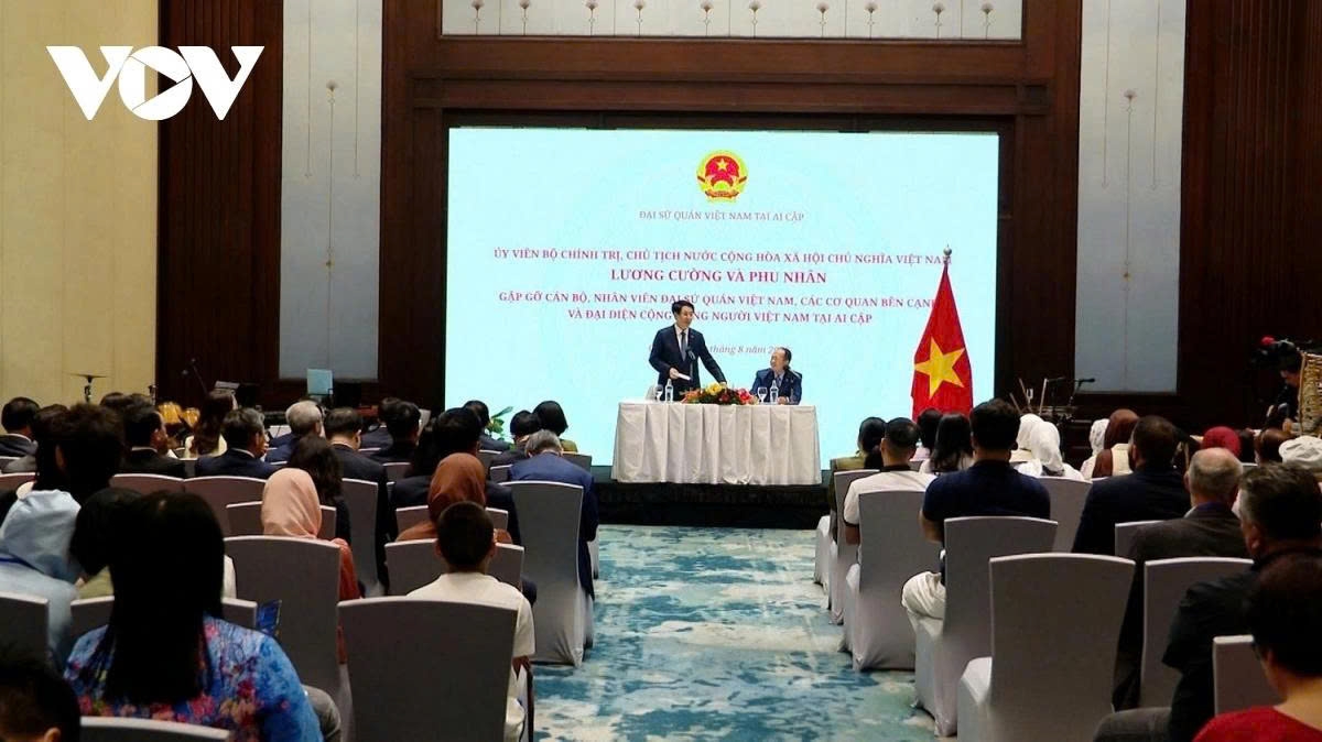 president luong cuong meets with vietnamese expatriates in egypt picture 1 president luong cuong meets with vietnamese expatriates in egypt picture 1