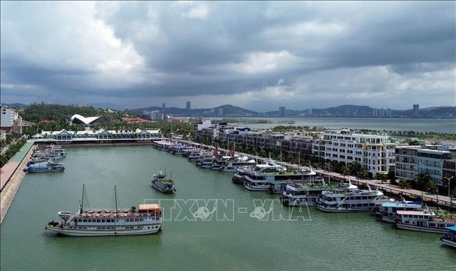 quang ninh takes strong action to ensure safety of tourists on ha long bay picture 1