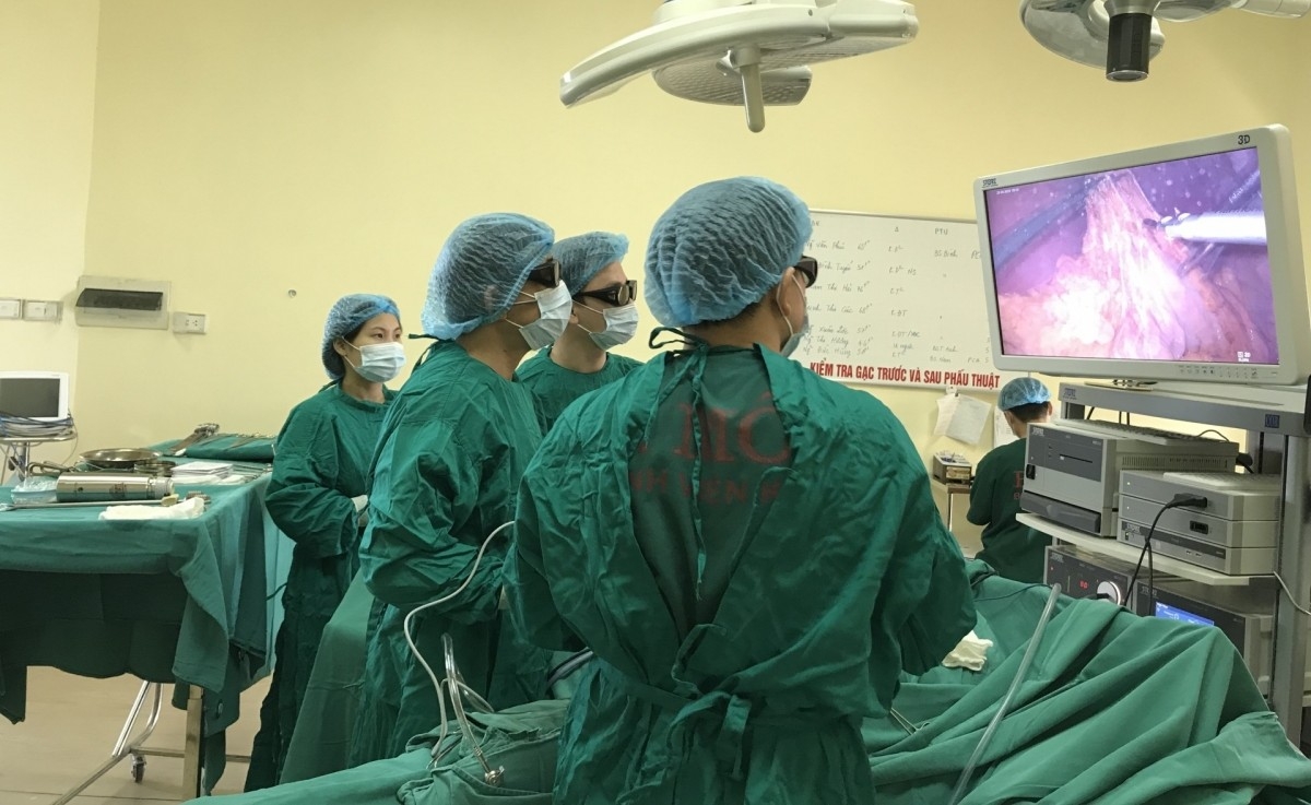Nhiều kỹ thuật hiện đại được ứng dụng trong phẫu thuật để điều trị ung thư. Nhiều kỹ thuật hiện đại được ứng dụng trong phẫu thuật để điều trị ung thư.