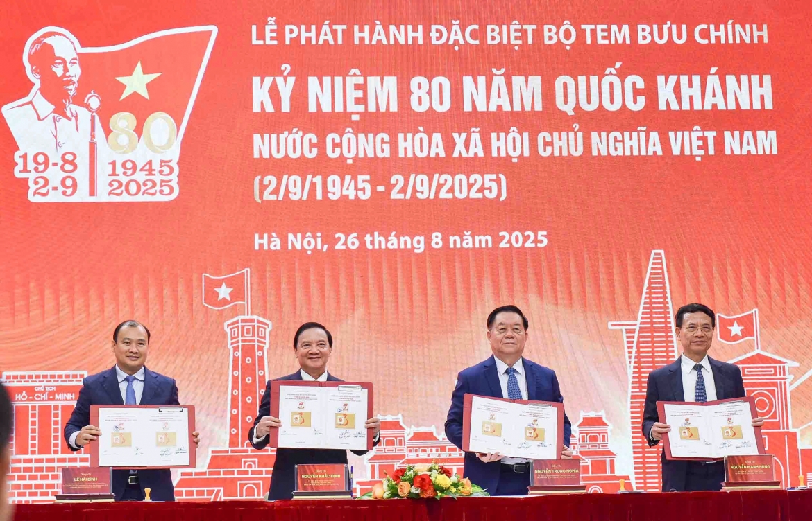 phat hanh bo tem dac biet ky niem 80 nam quoc khanh hinh anh 2