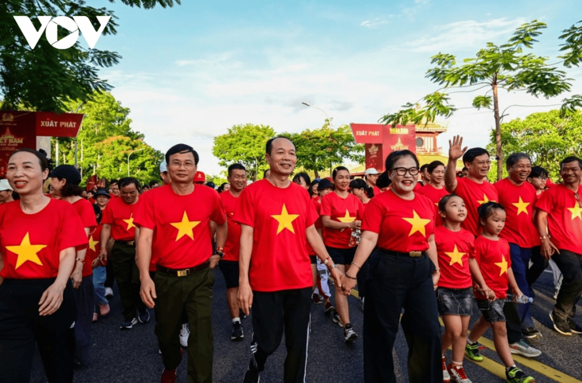 over one million join nationwide walk marking national anniversaries picture 4