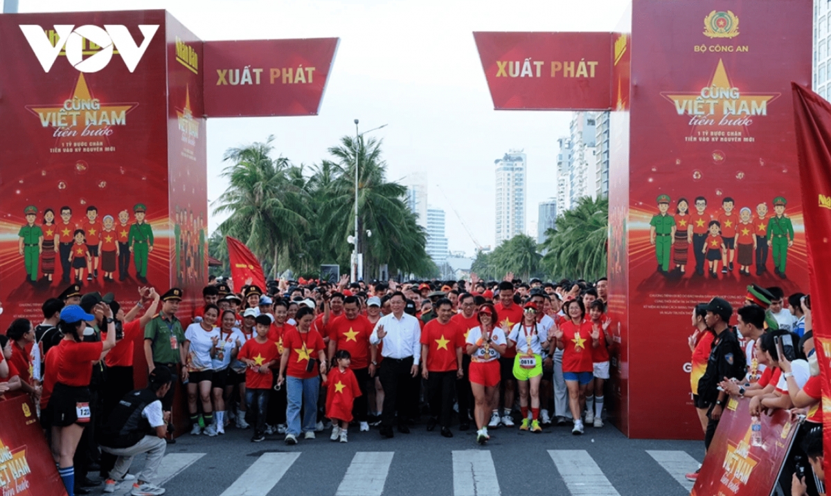 over one million join nationwide walk marking national anniversaries picture 2