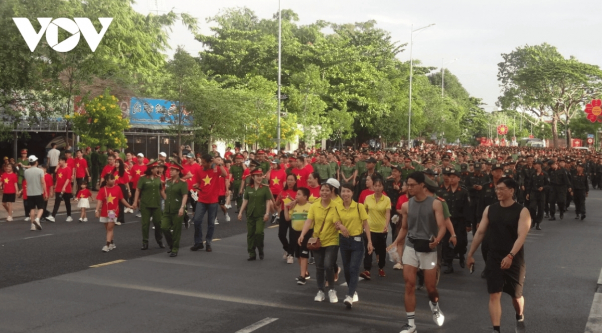 over one million join nationwide walk marking national anniversaries picture 9